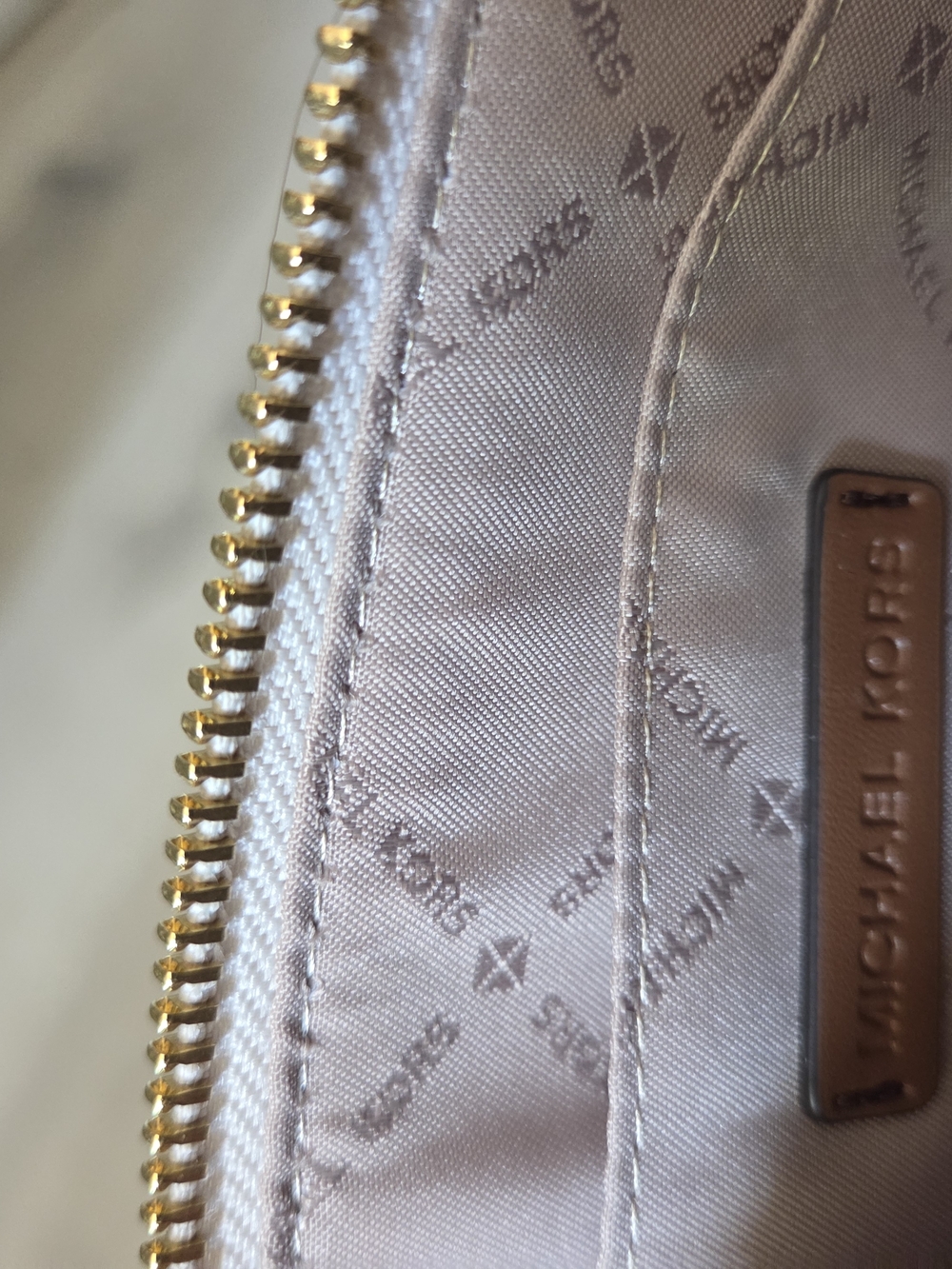 MICHAEL KORS Logo Wristlet in Vanilla/Acorn - Picture 7 of 8